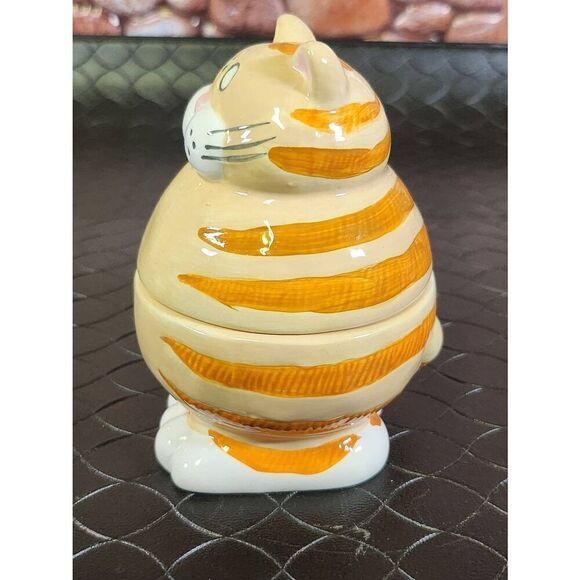 Bella Casa by Ganz Salt and Pepper Shaker Tabby Cat - Picture 2 of 7